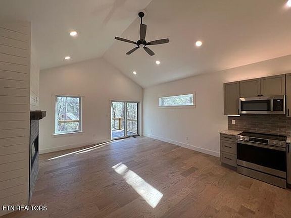5th image of 386 Laurel Rd