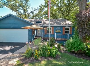 520 Pawnee Dr, Lake In The Hills, IL 60156