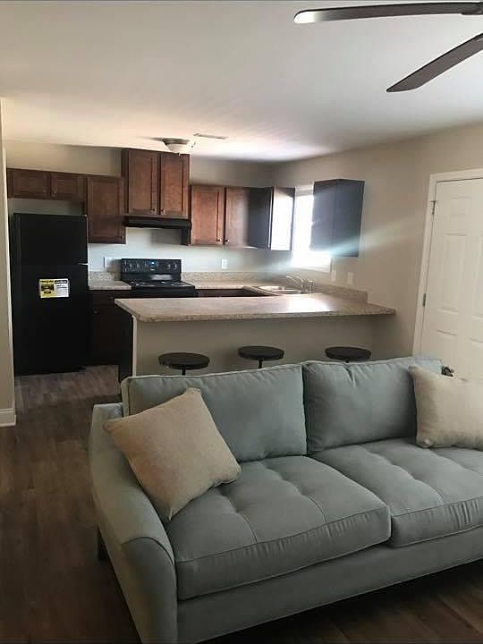 2nd image of 867 Wills St