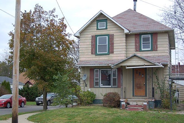 1st image of 682 Woodrow Ave
