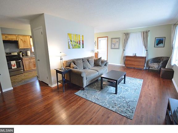 3rd image of 6130 Sunrise Dr NE