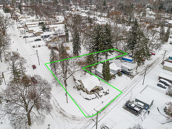 4th image of 3303 Lexington Dr