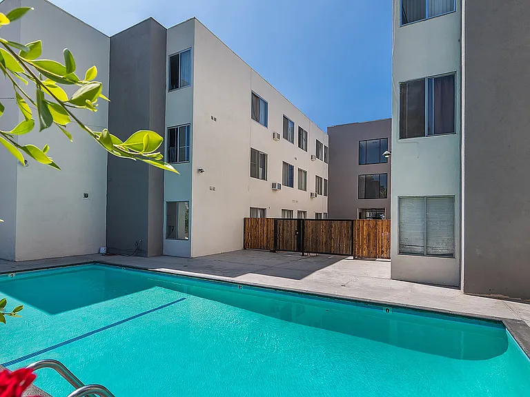 The Claridge Apartments — Photo 6