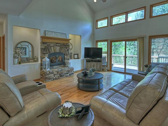 5th image of 709 Pocaset Dr