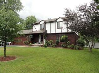 6048 Thornwood Dr, Hamburg, NY 14075
