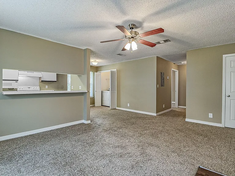 Royal Gulf Apartment Homes — Photo 15