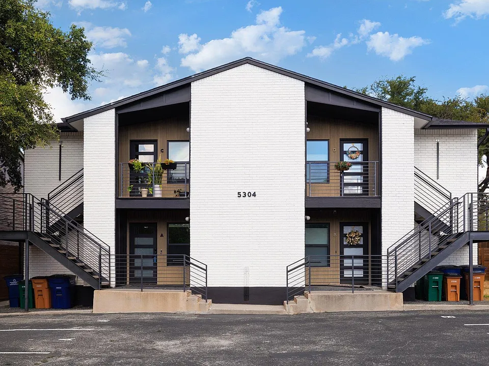 5304 Saint Georges Grn #D