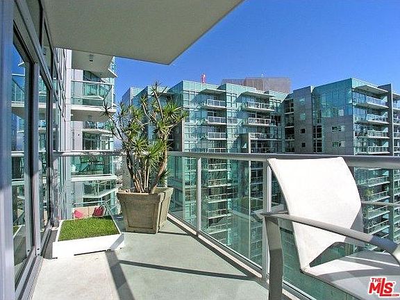 2nd image of 13700 Marina Pointe Dr Unit 1130