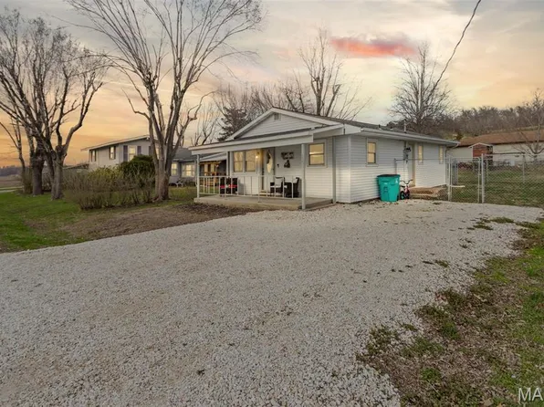 608 Brant St, Pleasant Hill, IL 62366