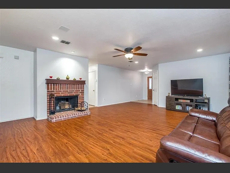 9554 Rosedale Dr — Photo 6