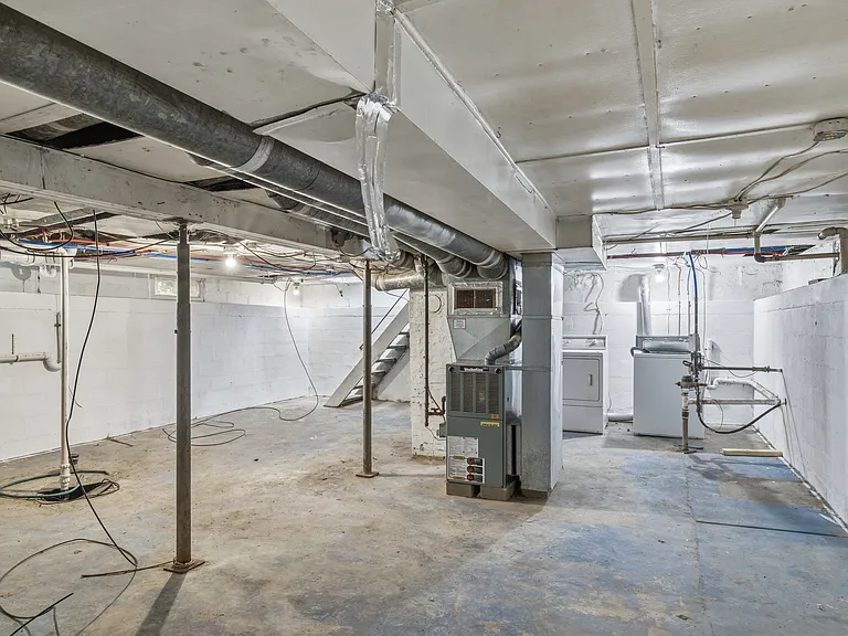 2446 Morton St — Photo 15