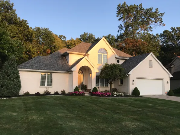 815 Saint Annes Dr, Holland, OH 43528