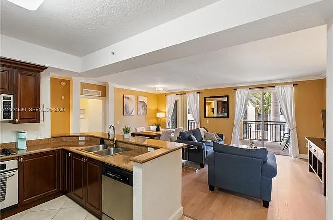 3 bed, 1367 sqft, $3,000 — Photo 4