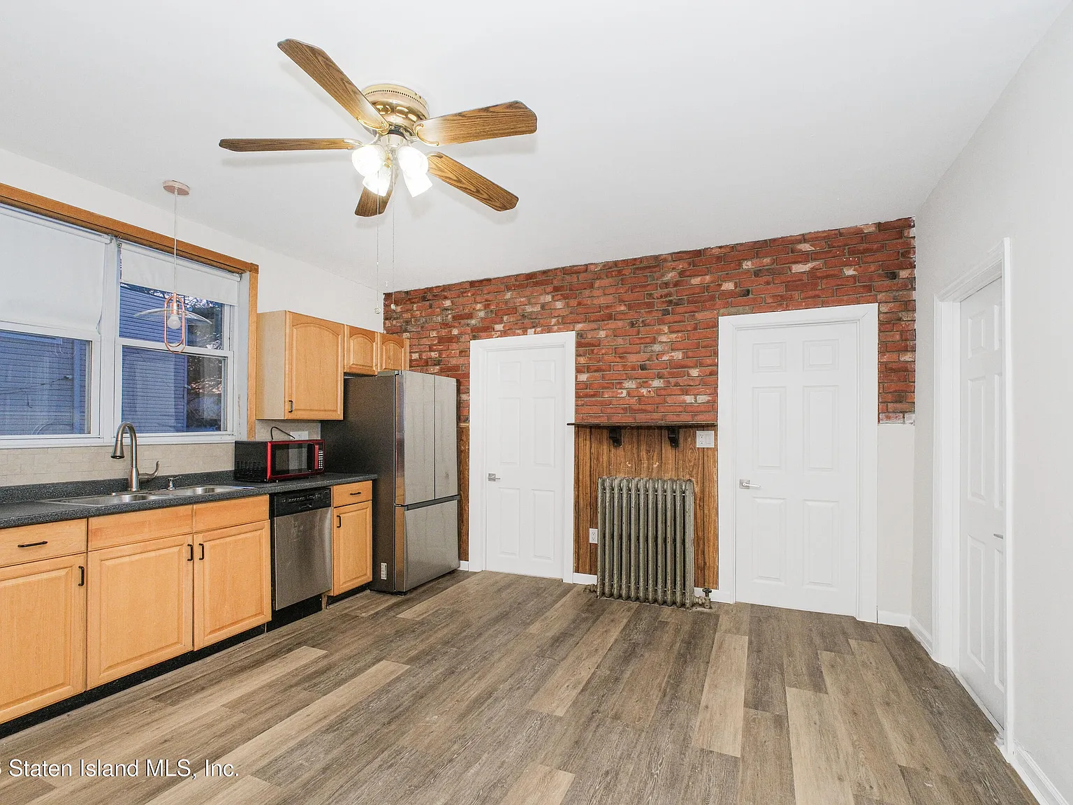 3 bed, 1.0 bath, 2360 sqft, $3,400 — Photo 4