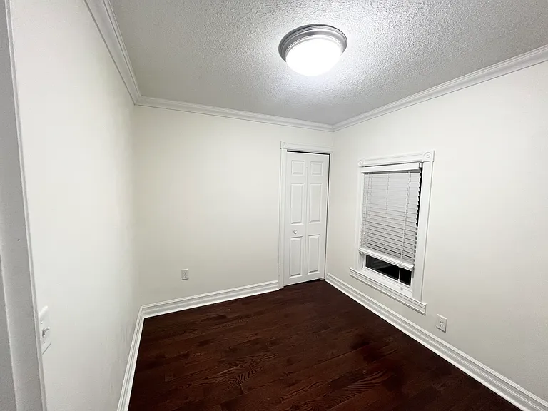 3947 Dupont Ave N — Photo 3