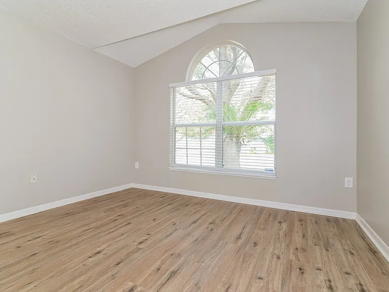 1064 Remington Ave — Photo 13