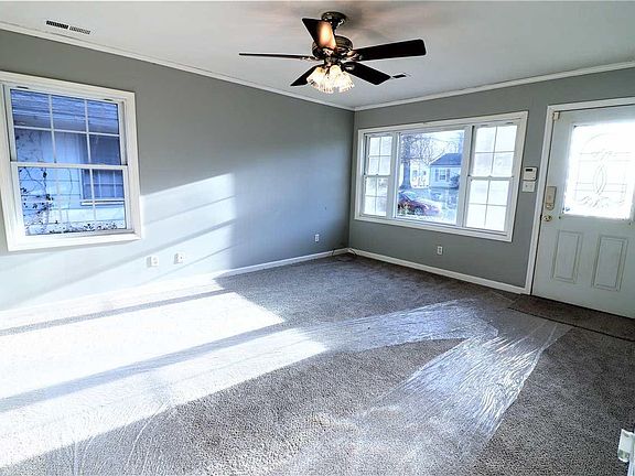 4th image of 938 Lorine Ln