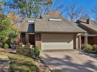 14 Spring Knoll Dr, Cincinnati, OH 45227