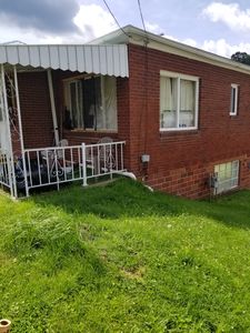 421 Charles St, Glenville, WV, 26351