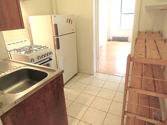 2nd image of 682 Washington Ave APT 3