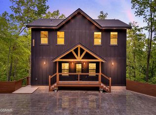 1353 N Baden Dr, Gatlinburg, TN 37738