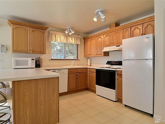 4th image of 12904 62nd Ave NW #B-1