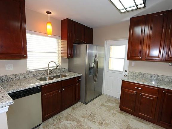 3rd image of 1819 Baldwin Dr
