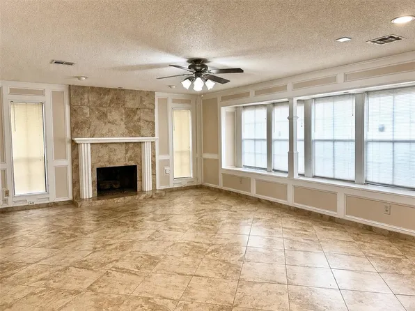 2058 Parkdale Dr Room view 2
