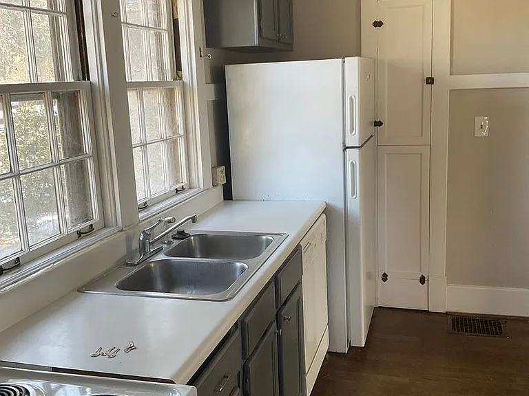 438 S Margin St — Photo 17