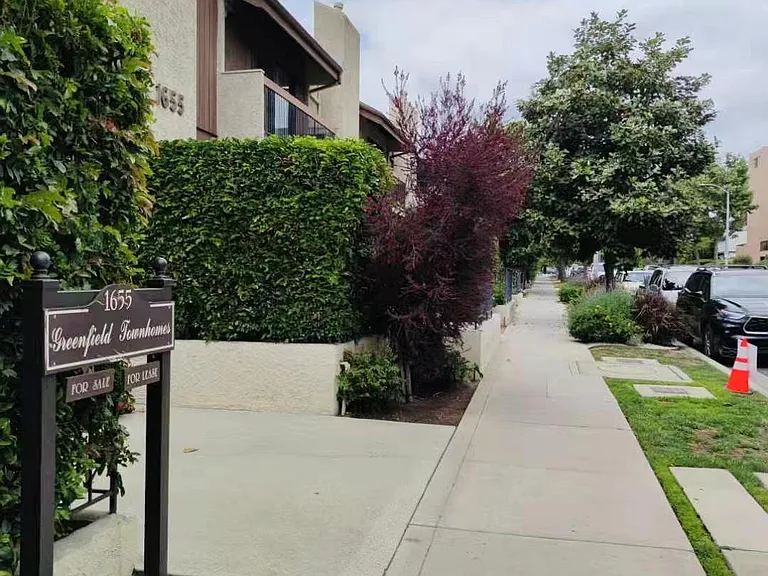 1655 Greenfield Ave #14 — Photo 32