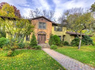 11 Park Dr, Pelham, NY 10803