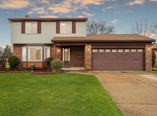 3127 Gloucester Dr, Sterling Heights, MI 48310