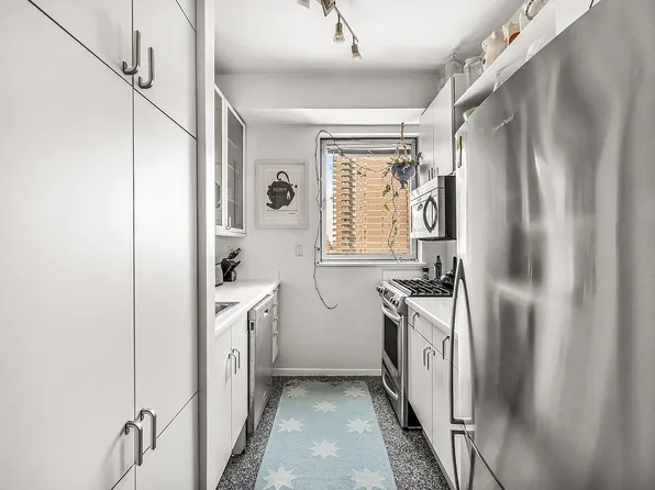 301 W 57th St APT 25A, New York, NY 10019