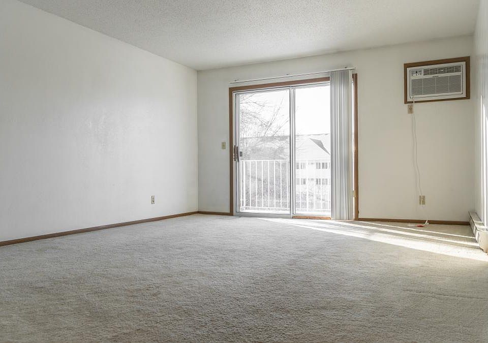 14182 Pennock Ave, Apple Valley, MN 55124 Zillow