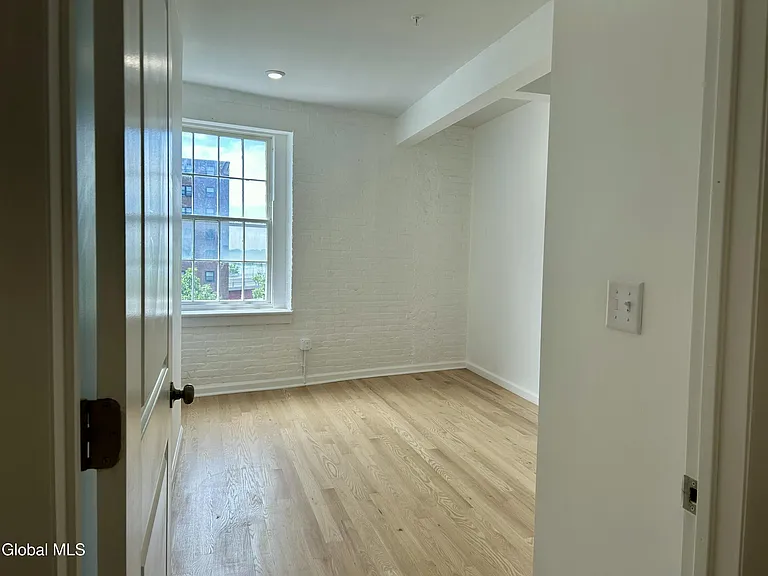 155 River St #5B — Photo 5
