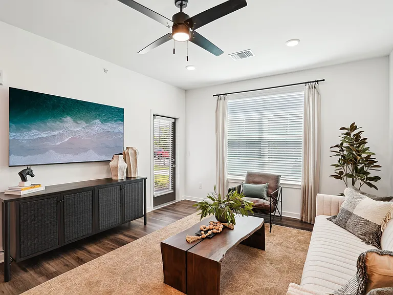 The Pullman Luxury Apartments — Photo 47