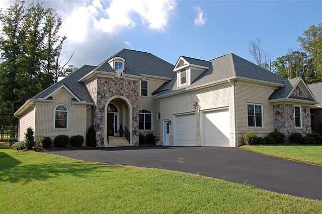 1st image of 405 Regina Ln