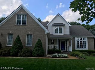 7634 Setters Pointe Dr, Brighton, MI 48116