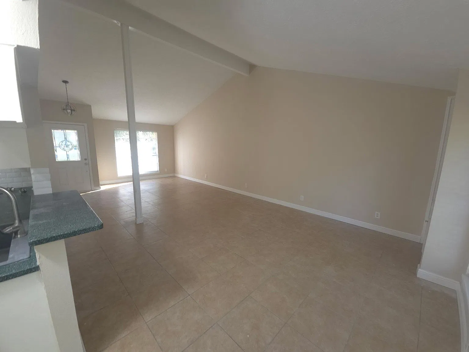 3 bed, 2.0 bath, 1301 sqft, $1,900 — Photo 3