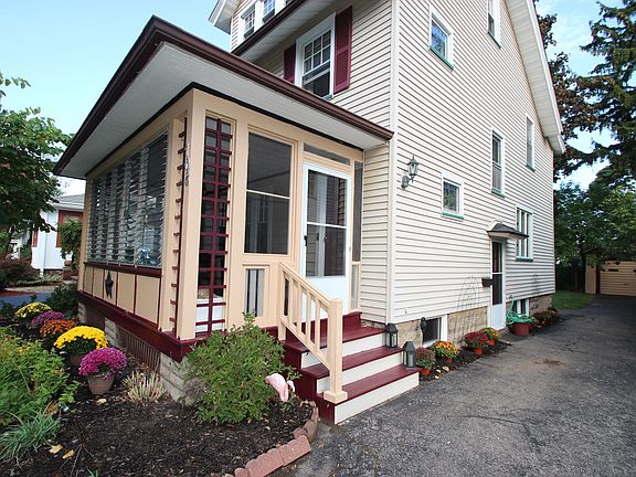 3rd image of 108 Maplehurst Rd