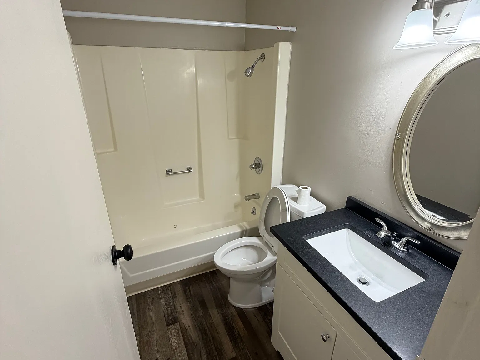 2 bed, 1.0 bath, $900 — Photo 2