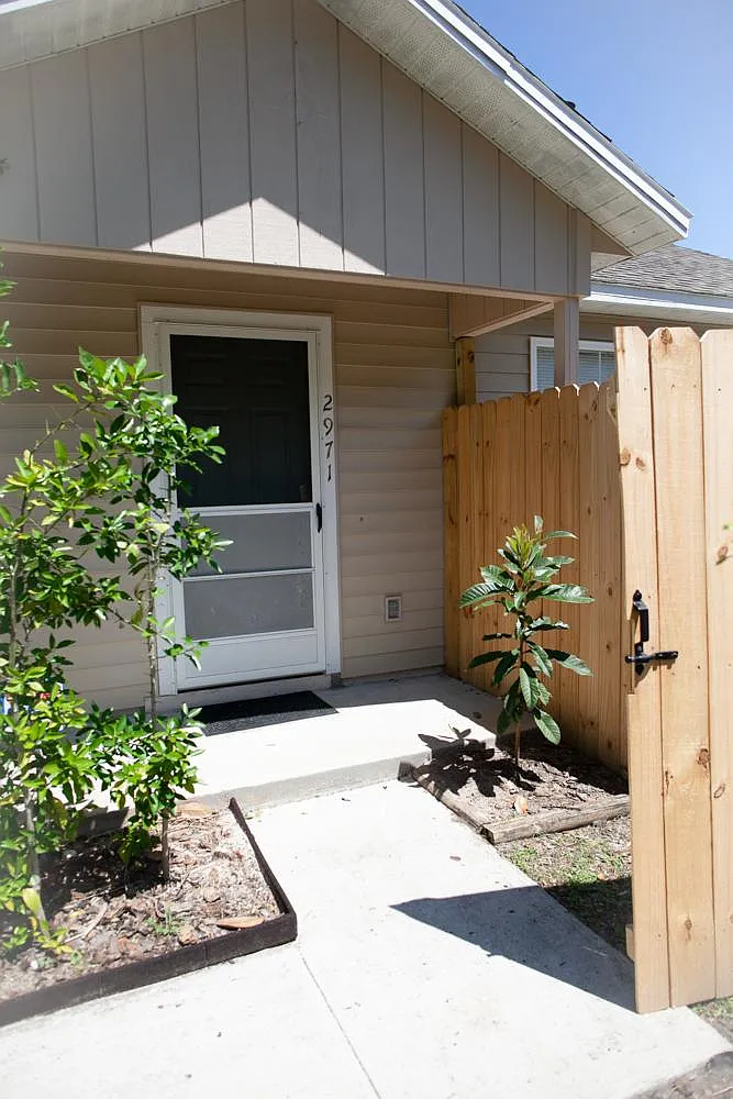 4 bed, 1323 sqft, $2,000 — Photo 4
