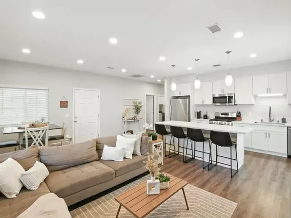 5173 Barstow St, San Diego, CA 92117