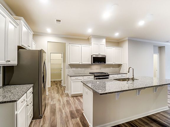 Photo representation of the Evelyn plan. Colors, finishes and options will vary.