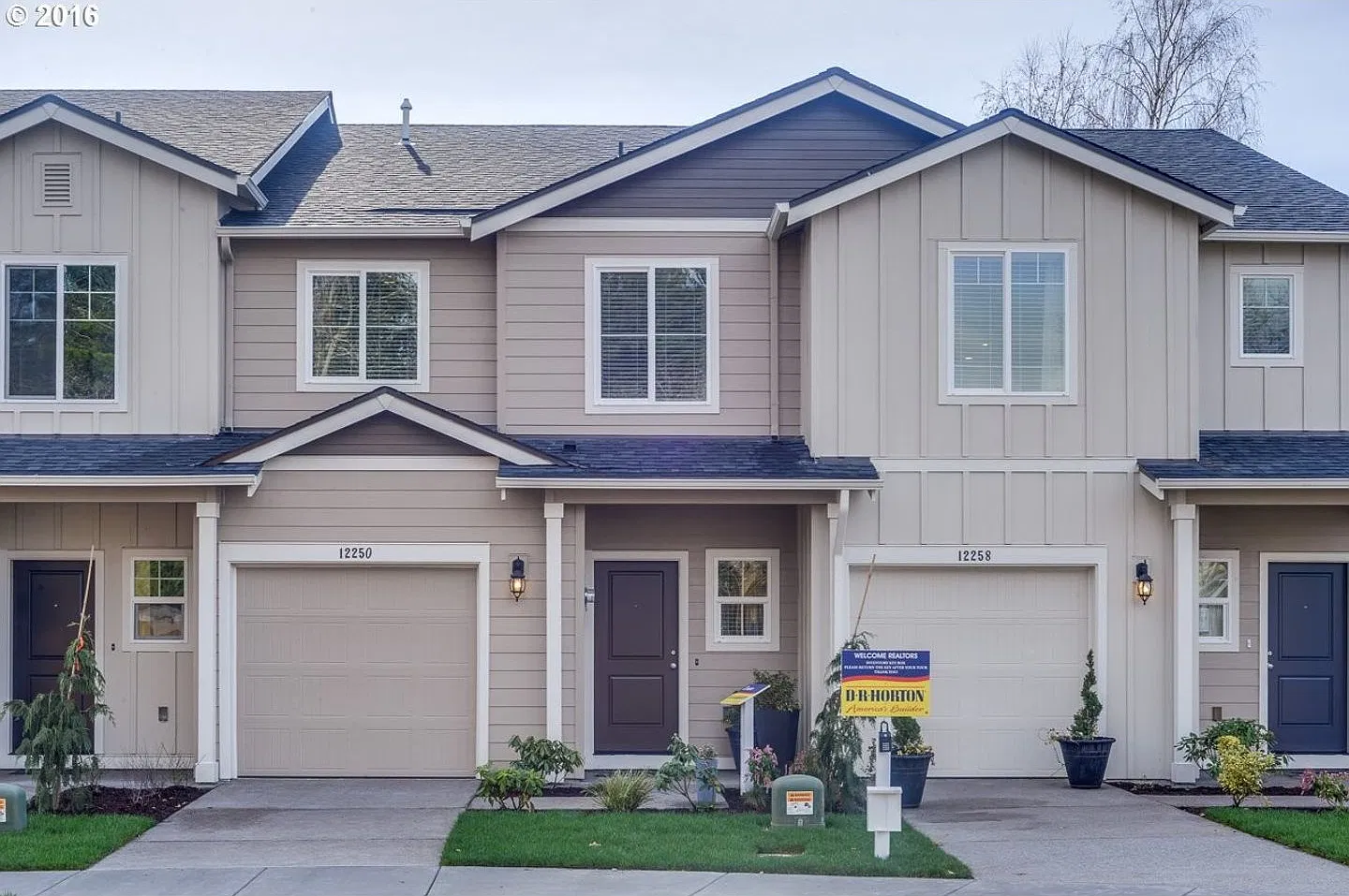 3 Bedroom Sherwood Townhome in Cedar Brook Neighborhood! — Photo 1