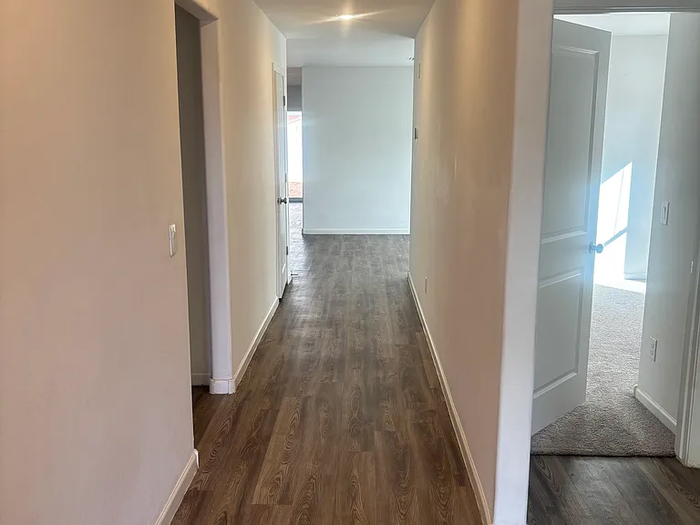 1427 E Jaycie Dr — Photo 2