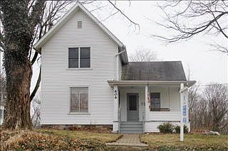 2nd image of 606 S Marshall Ave