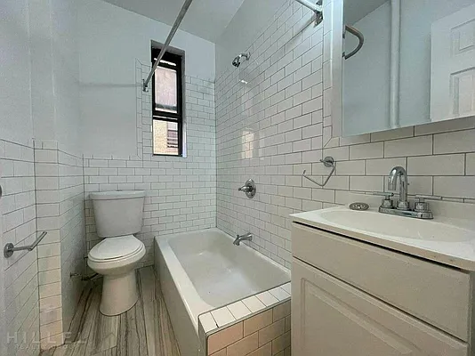 Rented by Hillel Realty Group | media 7