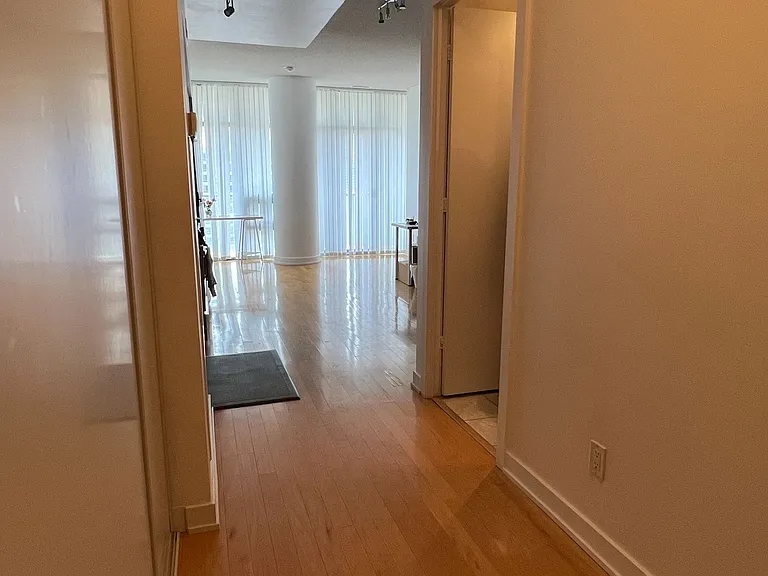 33 Charles St E #1604 — Photo 27