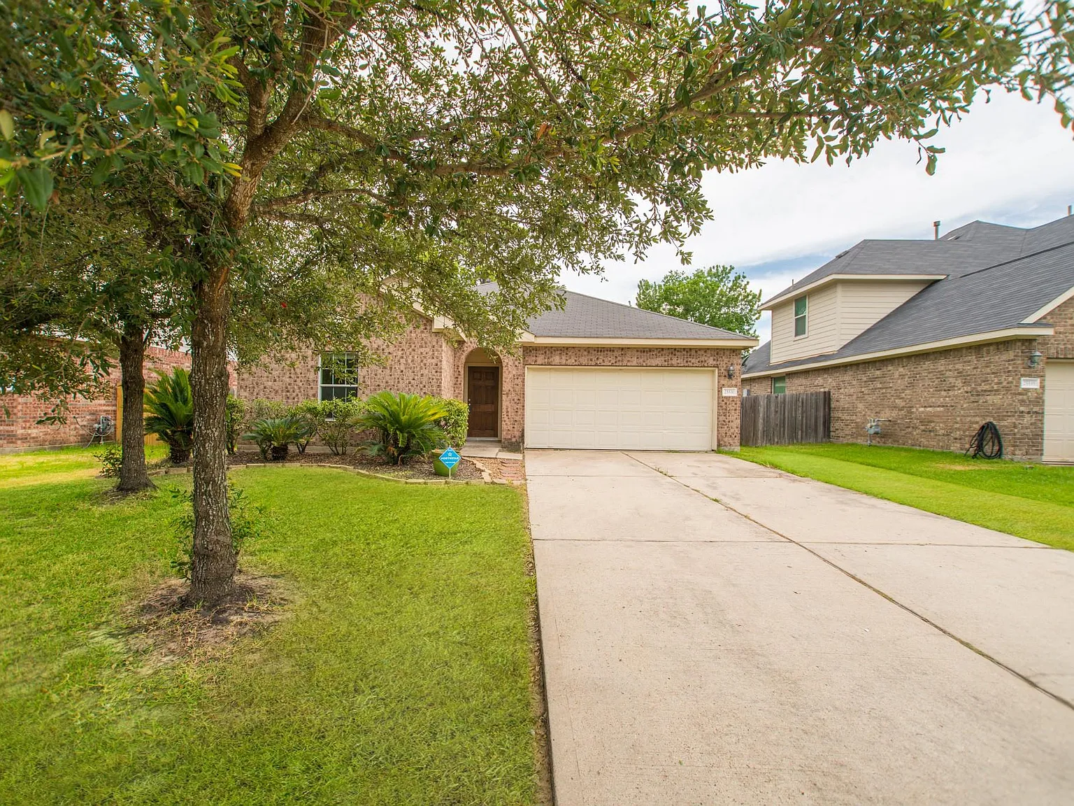 3 bed, 2.0 bath, 1908 sqft, $2,050 — Photo 2